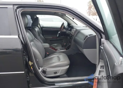 2005 Chrysler 300C z USA, uszkodzony, nr VIN 2C3AA63H45H505021